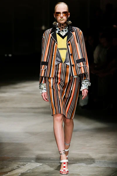 Look 23